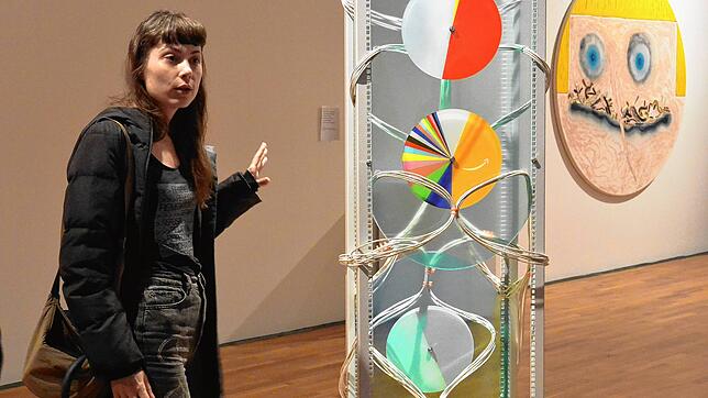 Sarah Friend stellt in ihren Arbeiten infrage, dass die Blockchain zu Dezentralisierung und Demokratisierung beiträgt. Eine neue ...
