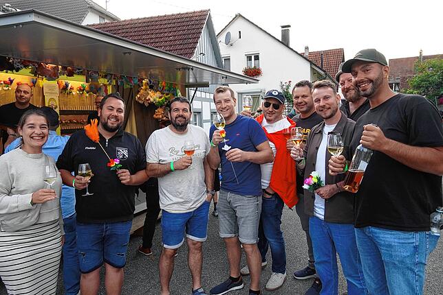 Bild 3: Hunderte Besucher genossen das 52. Bermatinger Weinfest
