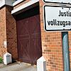 Seit Pfingstmontag sitzt ein 45-jähriger Tatverdächtiger wegen eines versuchten Tötungsdelikts in Lörrach in der JVA Freiburg. (Symbolbild)