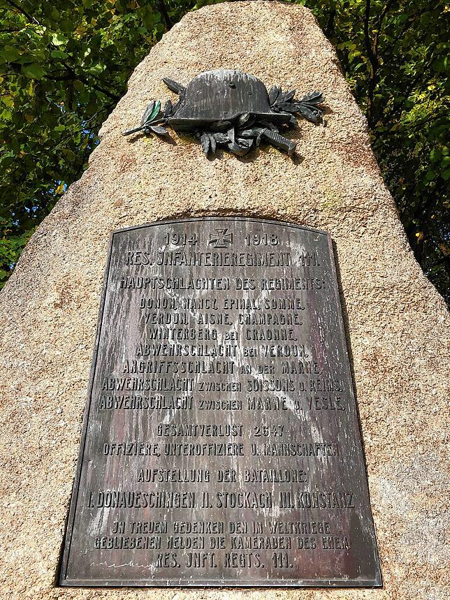 In Stockach steht seit den späten 1930er-Jahren ein Gedenkstein für das Reserve-Infanterieregiment 111. Verzeichnet ist darauf auch der ...