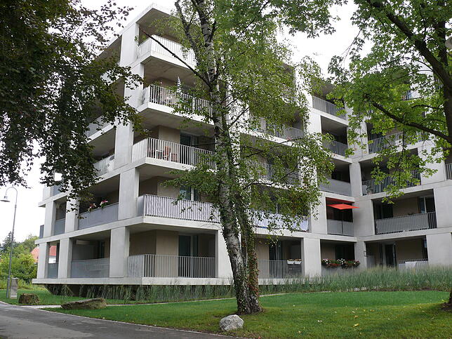 In der Lusienstraße sind in einem sanierten Wohnheim Mitarbeiterwohnungen der Spitalstiftung untergebracht.