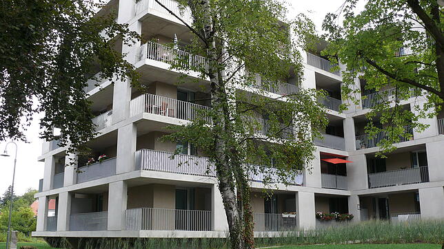 In der Lusienstraße sind in einem sanierten Wohnheim Mitarbeiterwohnungen der Spitalstiftung untergebracht.