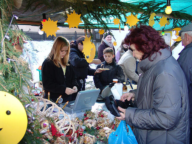 Auch vorweihnachtliche Stimmung ist beim Nikolausmarkt in Aach angesagt.