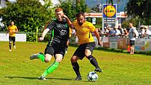 In der Hinrunde der vergangenen Saison gewann der FC Öhningen-Gaienhofen (rechts Daniel Fiore Tapia) gegen den FC Steißlingen (Gianluca ...