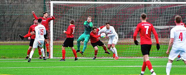 Bild 4: TuS Binzen besiegt den FC Hochrhein mit 4:2 &ndash; und wir haben Bilder!