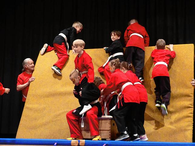 Bild 20: Zirkusvorstellung der Grundschule Bermatingen – Die besten Bilder
