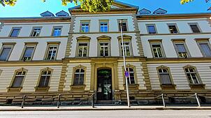 Vor dem Amtsgericht Konstanz mussten sich ein Vater und ein Sohn wegen zwei Einbrüchen in Salem verantworten.