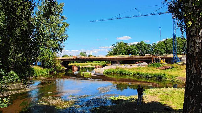 Der Donauzusammenfluss und die Bundesstraßen-Brücke: In zwei Jahren soll dieser Anblick der Vergangenheit angehören, denn Brigach und ...