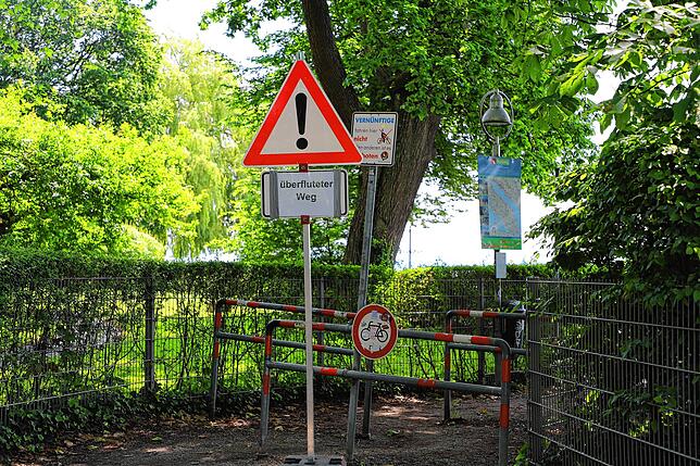 Andere Teile des beliebten Spazierwegs bleiben offen. Mit nassen Füssen müssen Nutzer allerdings rechnen.
