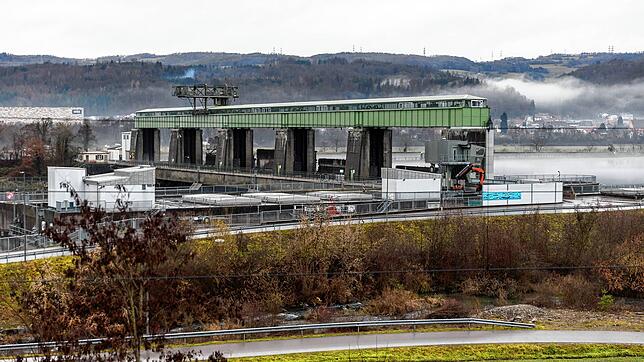 Das Rheinkraftwerk Albbruck-Dogern über den Rhein bei Leibstadt wurde zwischen 1930 und 1933 erbaut.