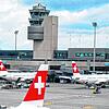 Polizisten konnten am Flughafen Zürich eine 73-jährige Deutsche als Drogenkurierin entlarven.