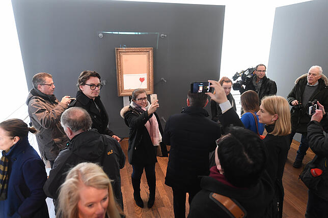 Bild 1: Banksys Schredder-Bild hängt jetzt in Baden-Baden: Es zeigt, warum die Kunst gegen den Kunstmarkt keine Chance hat