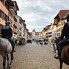 Die Polizeibeamten Christin Linowski (links) und Kevin Shindler patrouillieren auf den Wallachen Gladiator und Don Capo durch die ...
