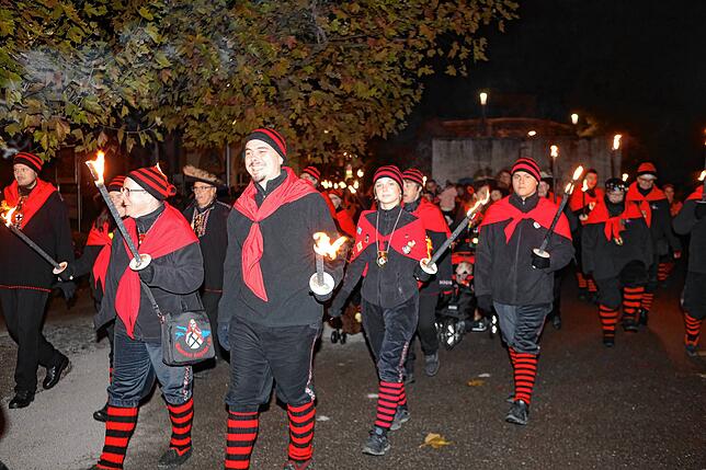 Bild 16: Dem Wasser entstiegen &ndash; Seegeister starten in die Fasnacht. Alle Foto gibt es hier