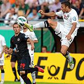 Jens Truckenbrod (am Ball) vom SC Preußen Münster im Spiel gegen den FC St. Pauli.