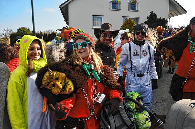 Bild 16: Narrenbaum in Leimbach – Umzug mit Tradition und Rast