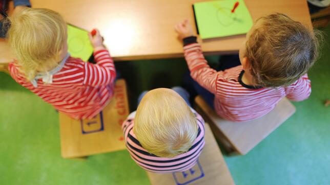 Dieses Trio hat es geschafft: Es hat einen Krippenplatz. In Bodman-Ludwigshafen jedoch könnte es mit den Plätzen bald eng werden. ...