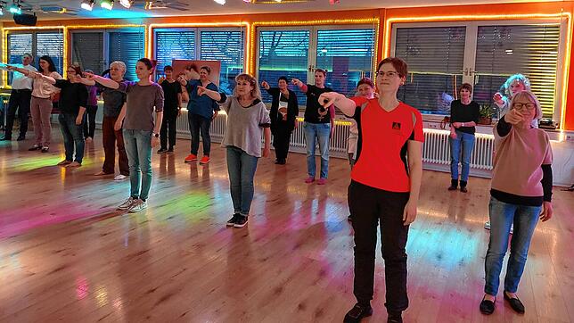 Übungsstunde für den Flashmob One Billion Rising am 14. Februar 2025 in der Innenstadt Villingen.
