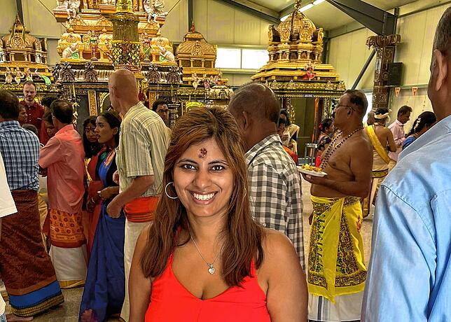 Es ist noch gar nicht so lange her, dass Mona Schramm das erste Mal den Hindu-Tempel in Singen besucht hat.