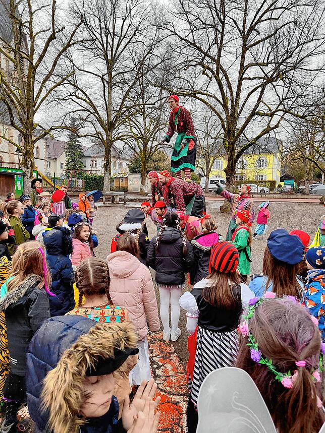 Bild 29: Fasnacht 2025: So lebendig war der Wecken in Tiengen am Schnutzigen Donnerstag - Die besten Bilder!
