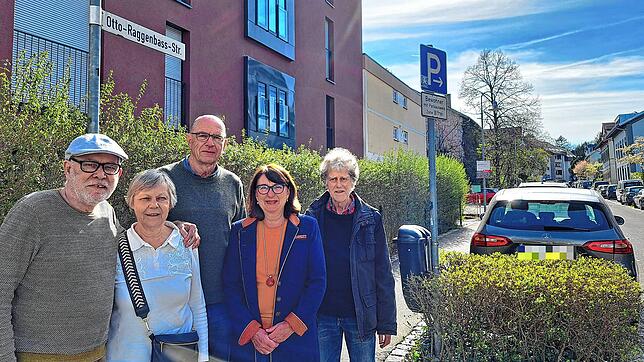 Sie geben nicht auf: Die Anwohner der Otto-Raggenbass-Straße haben gegen die geplante Umbenennung in Emma-Herwegh-Straße Widerspruch ...