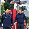 Andreas Völcker, Leiter der Führungsgruppe im Städtedreieck und Kommandant Gerd Wimmer vor dem großen Notstromaggregat der ...