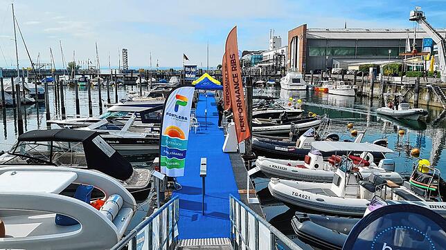 Der Hafen ist das Alleinstellungsmerkmal der Interboot als Wassersportmesse in Deutschland. Das Angebot 2022 an nur einem Steg jedoch ...