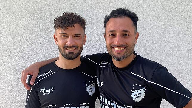 Berkay Cakici (links) und Fatih Avci bleiben für eine weitere Saison die Trainer bei der SG Kirchen-Hausen.