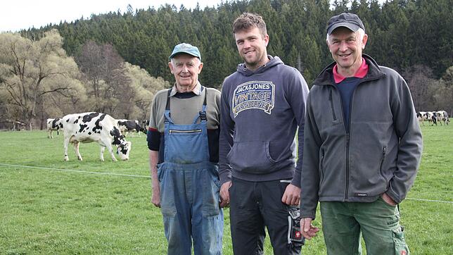 Die Familie Friedrich aus Bruggen bewirtschaftet in dem kleinen Bräunlinger Ortsteil den Breghof: Opa Paul (von links), Mathias ...