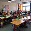 Die Schüler der Klasse 4a der Stephan-Brodmann-Schule Immenstaad nehmen ihre Jacken mit ins Klassenzimmer. Dadurch soll Gedränge an der ...