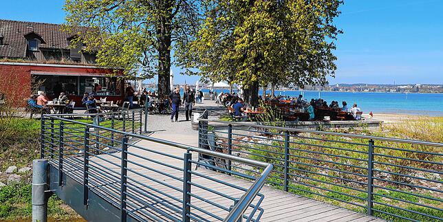 Der Biergarten des Restaurants Fischerhaus in Kreuzlingen ist am Samstag gut besucht.