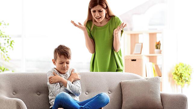 Kinder können Eltern manchmal zur Weißglut treiben &ndash; doch Schreien bringt nichts und tut beiden weh: Mutter und Kind.