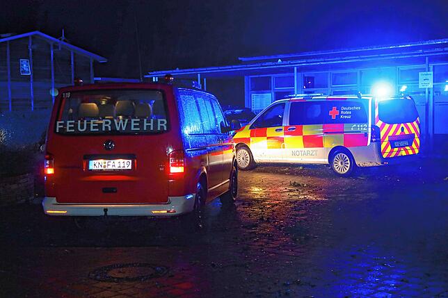 Der Rettungsdienst brauchte eine Weile, um zum Campingplatz Allensbach zu kommen. Erst musste die Feuerwehr den Weg freischneiden.