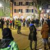 Rund 100 Teilnehmer fanden sich am Montagabend zu einer Gegendemo gegen die sogenannten &bdquo;Abendspaziergänger&ldquo; auf dem ...