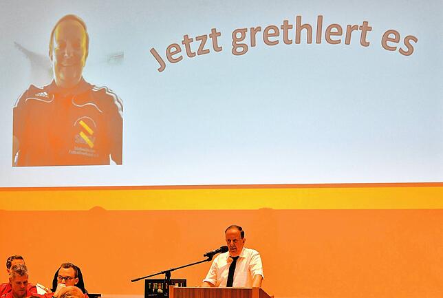 Bild 7: Schiedsrichter verabschieden Dieter Grethler am Bezirkstag – und wir haben Fotos