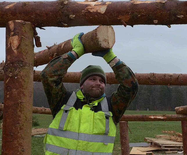 Bild 12: Bis der Funken trotz Sturmtiefs brennt: Unterwegs mit der Funkenmannschaft Markdorf