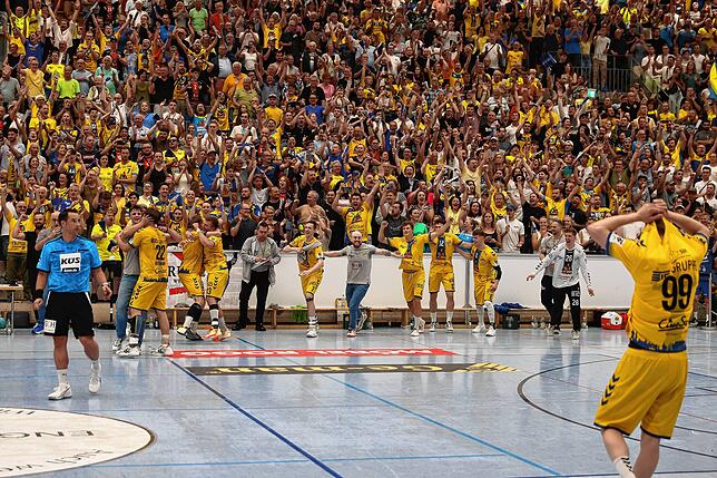 Bild 31: HSG Konstanz feiert den Aufstieg in die 2. Handball-Bundesliga. Bilder vom Spiel gegen Hildesheim