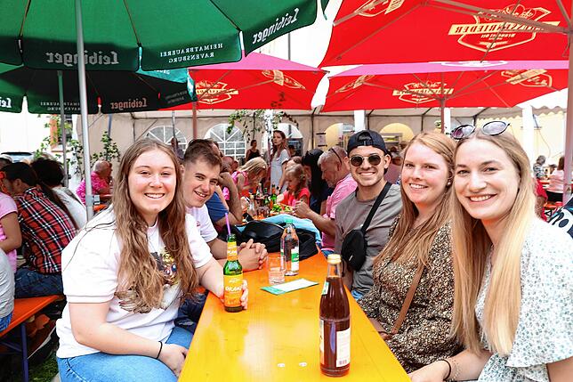 Bild 1: Das Dorffest in Aach-Linz lockt viele Besucher