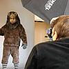 Im Fotostudio Lichtblick im Neuwerk fotographiert Lukas Ondreka (rechts) für seinen Bildband eine Woche lang die Konstanzer Narren. Auf ...