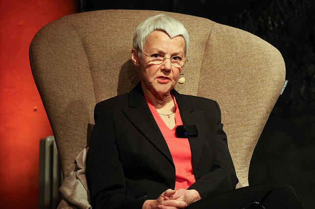 Gabriele Krone-Schmalz beim Stadtgespräch im Kornhaus in Engen.