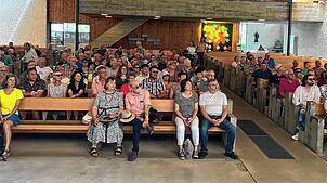 Viele interessierte Zuhörer bei Ottokar Grafs Erläuterungen in der Arlener Stephanskirche.