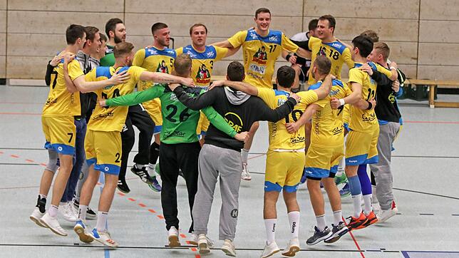 Am Ende hatten die Konstanzer Oberliga-Handballer doch noch Grund zum Jubeln. Nach einem katastrophalen Beginn biss sich das Team von ...