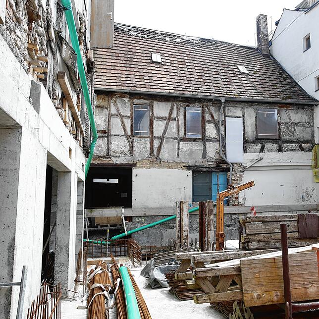Das Hinterhaus von 1830 wurde abgerissen. An seine Stelle kommt ein Neubau. Hier sieht man die Rückfront des 1657 erbauten Hauses ...