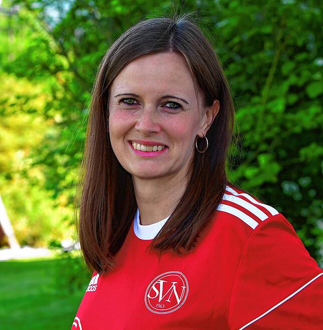 Abteilungsleiterin und Spielerin Jenniffer Eckert (SV Niederhof): „Wir wollen, dass der Frauenfußball erhalten bleibt. Mit Freude, ...