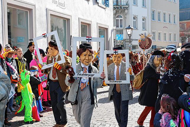 Bild 38: Konstanzer Fasnachtsumzug 2025: "Ho Narro!" hallt durch die Gassen