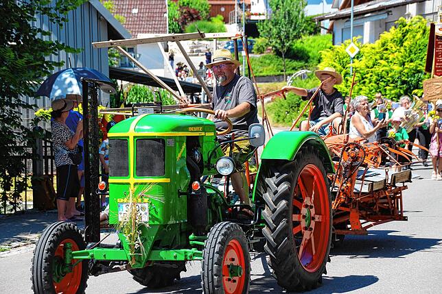 Bild 8: Dorf-Musik-Fest in Menningen mit buntem Programm und toller Stimmung: 850 Jahre Menningen und 125 Jahre Musikkapelle