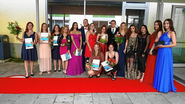 Bild : Schüler aus der Bodensee-Region freuen sich über ihre Abschlusszeugnisse &ndash; hier gibt&lsquo;s ihre Bilder