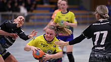 Katja Allgaier (am Ball, hier im Spiel gegen Schozach) steuerte vier Tore zum SVA-Sieg gegen Friesenheim bei.