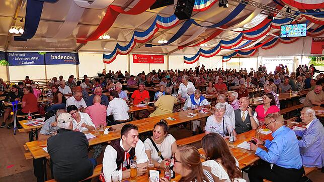 Bild 24: Waldshuter Chilbi 2025: Volles Haus beim 57. Wunschkonzert des Musikzugs St. Florian - das sind die schönsten Bilder