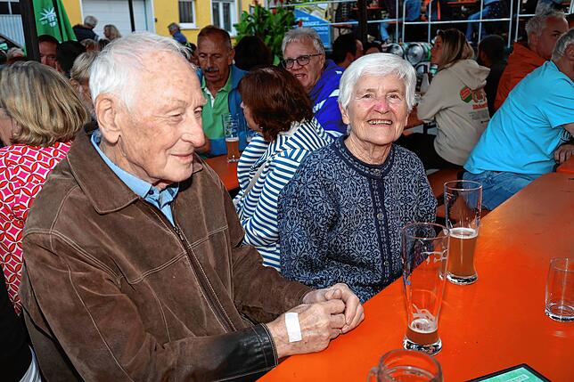 Bild 30: Dingelsdorf feiert sein Herbstfests 2025: So ausgelassen ist die Stimmung am Samstag